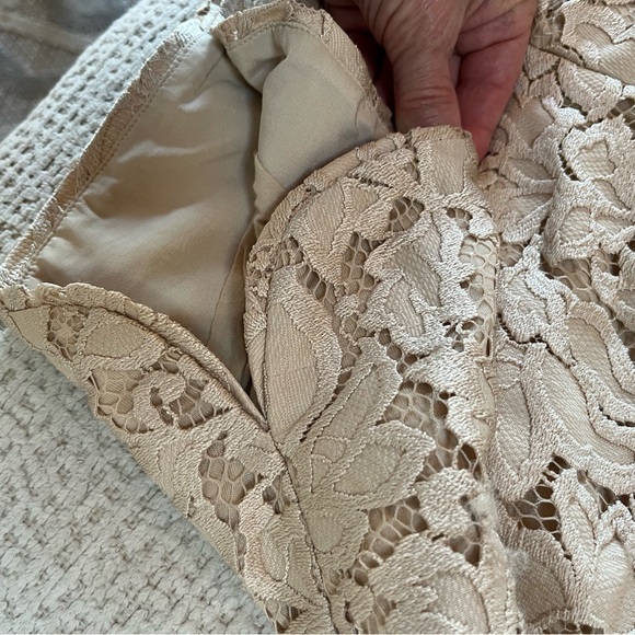 DIANE von FURSTENBERG Crème Lace Shorts, Size 2, EUC - Picture 10 of 14